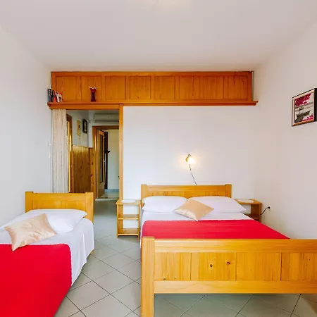 Komfortables Nur 570 Meter Zum Mit Privatparkplatz, Meerblick, Klima, Wifi Apartment Crikvenica